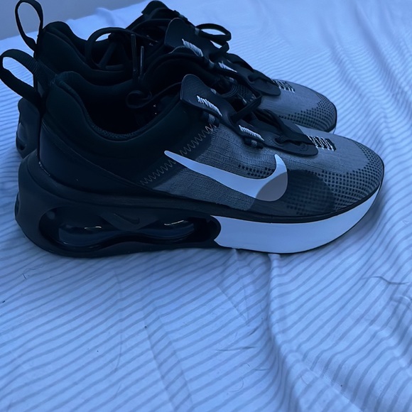 Nike air size 4 - Picture 2 of 2